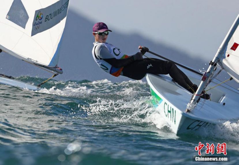 徐莉佳在比赛中。