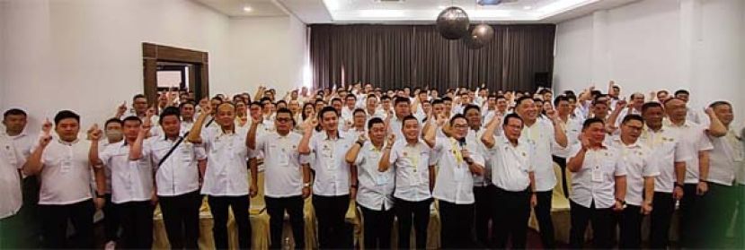 砂人民联合党青年团党员代表大会的合影。