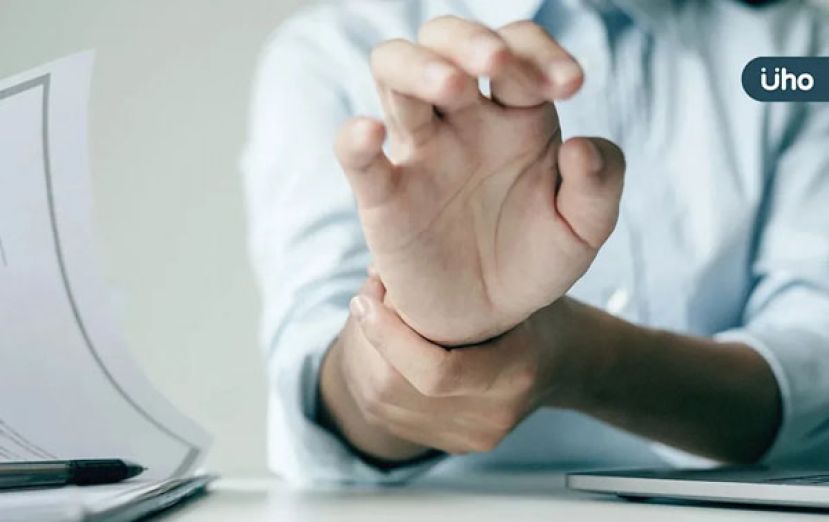 手腕鼓起肿块压迫疼痛？  骨科医揭腱鞘囊肿复发风险高