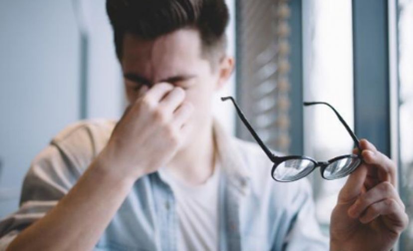 视物变蒙恐糖尿上眼 视网膜受损严重可致盲