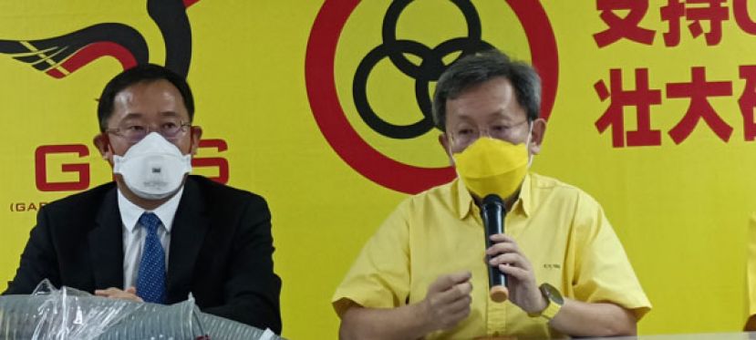 砂副总理兼砂人联党主席拿督斯里沈桂贤（右）及中国驻古晋总领事邢伟平（左）。