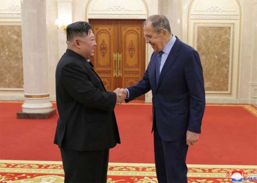 金正恩接见俄外长。