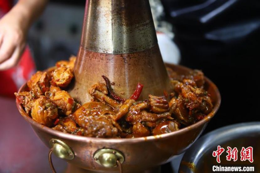 河北沧州青县火锅鸡。