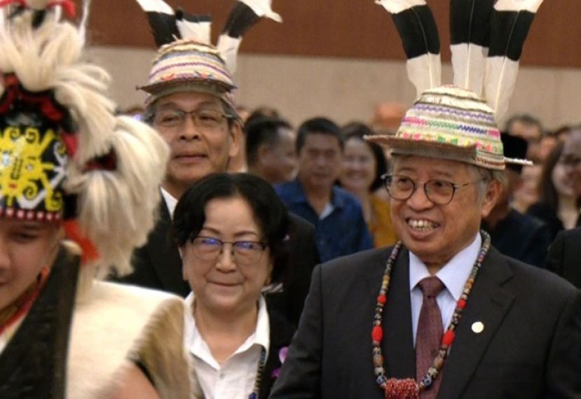 砂总理阿邦佐哈里出席弄拉玛国中60周年庆典。