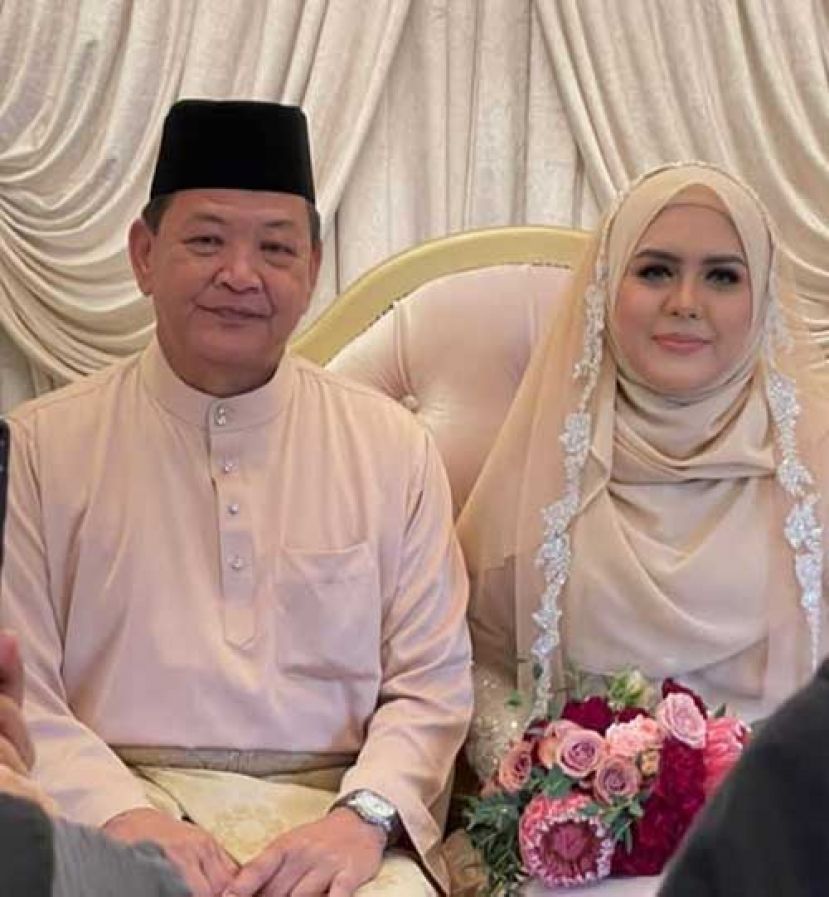 ●阿都哈密与新任妻子法兹丽娜完婚。