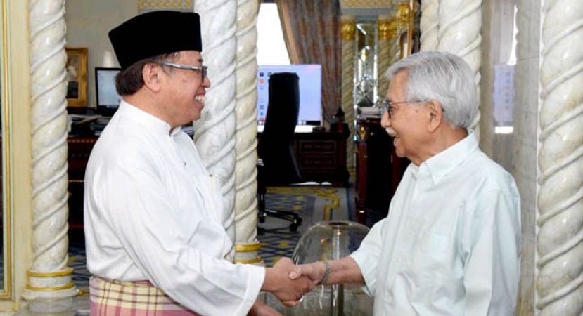 国家元老理事会主席敦达因与砂首长阿邦佐哈里在古晋会面。