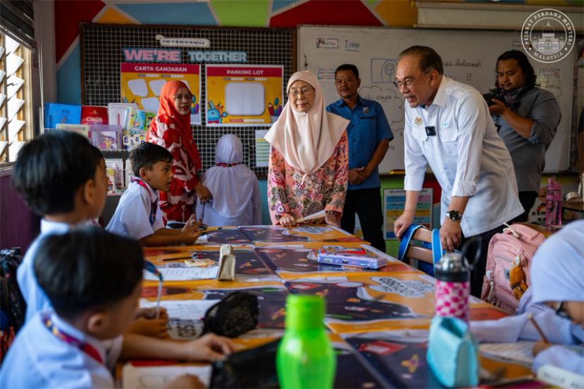 安华与夫人走访新街场国小、光汉华小和新街场淡小 视察开学援助金的发放情况