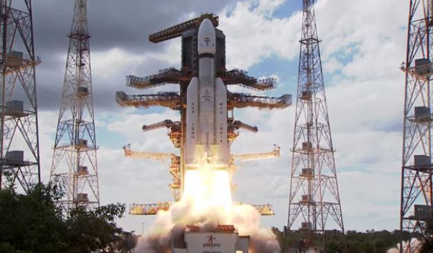 印度14日搭载月球飞船3号的火箭成功发射升空。