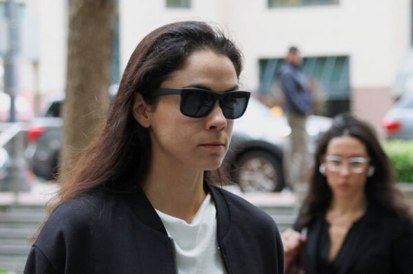 齐莉丝6日在加州奥克兰联邦法院出庭作证与马斯克育有4子。