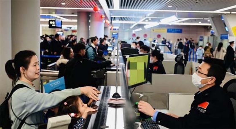 上海浦东机场3天逾万人次，免签往来新加坡。