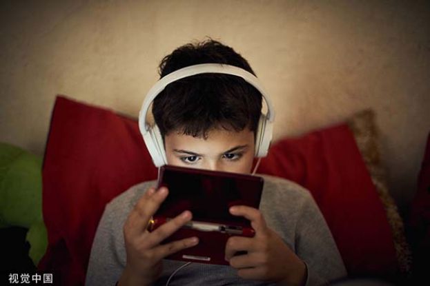 ●纽西兰政府拟禁止学生携带手机到校园。