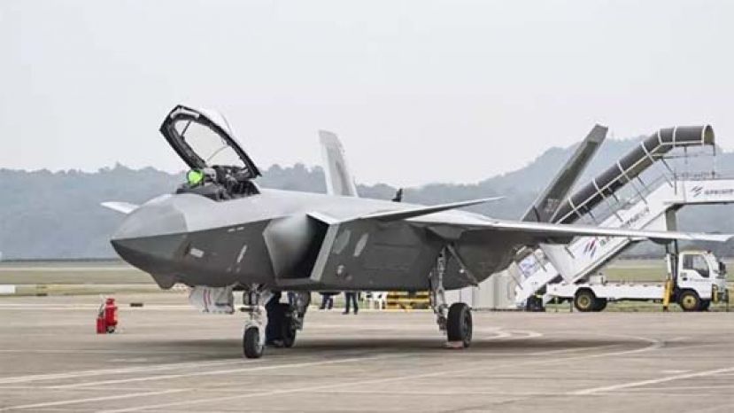  中国空军歼-20隐形战机11月8日降落在珠海国际航展中心。（档案照）