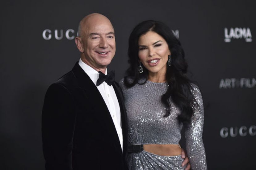 亚马逊创办人贝佐斯和伴侣桑契斯订婚。