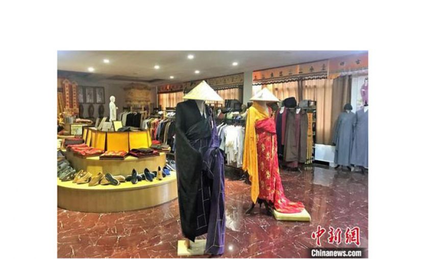 僧服展示。