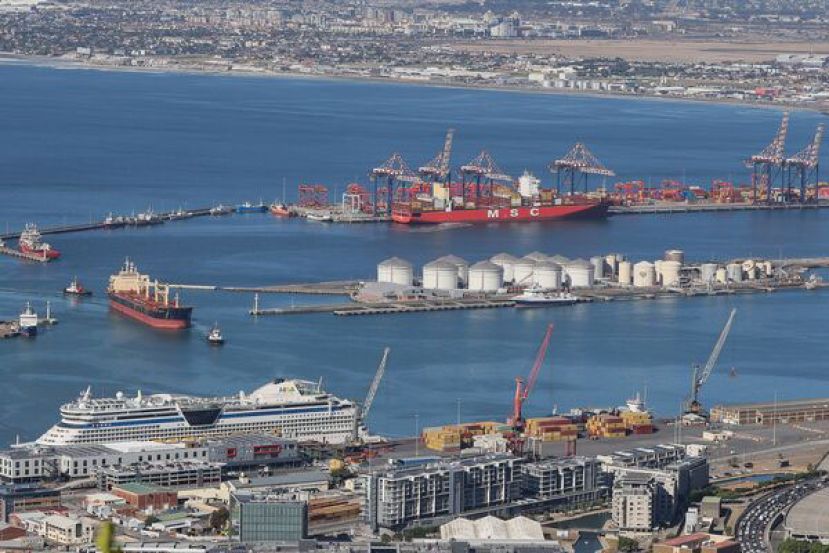 特朗普发文呛可打开荷莫兹海峡拿石油。