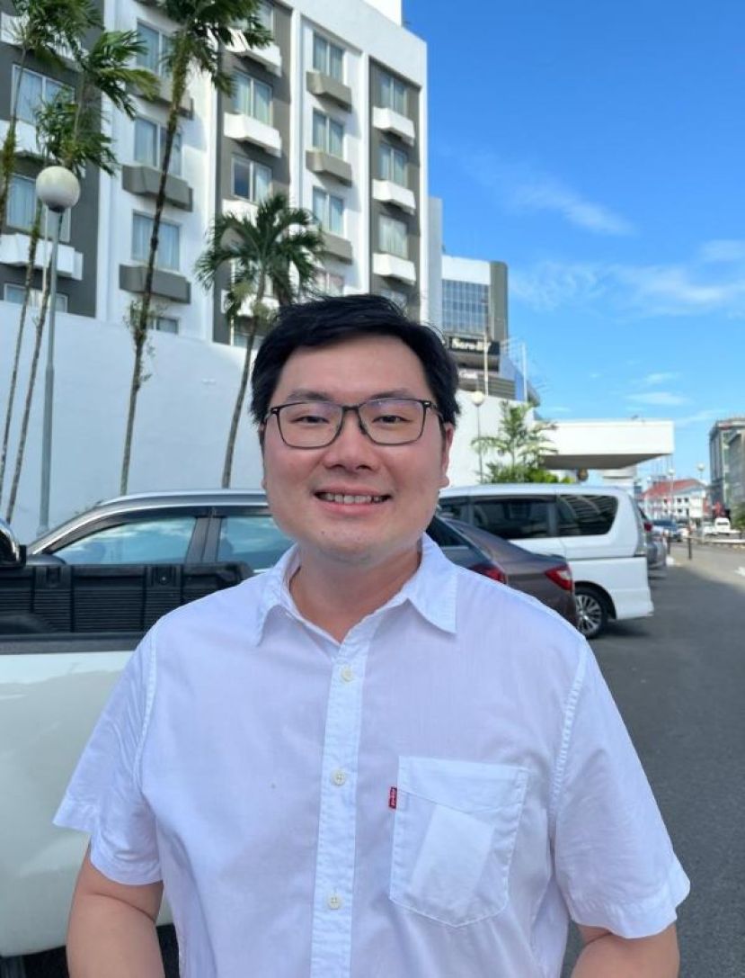 砂人联党古晋支部代秘书兼青年团团长黄笃荣。