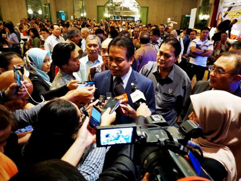  砂土保党副主席拿督阿都拉曼依斯迈尔接受媒体访问。