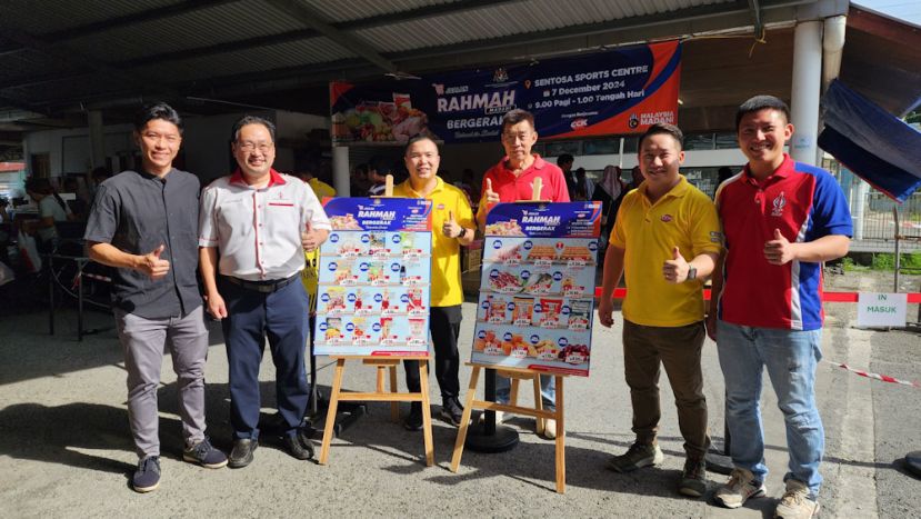 实旦宾区国会议员张健仁（左2）在CCK超市负责人及其服务团队的陪同下，推展促销活动。&nbsp;
