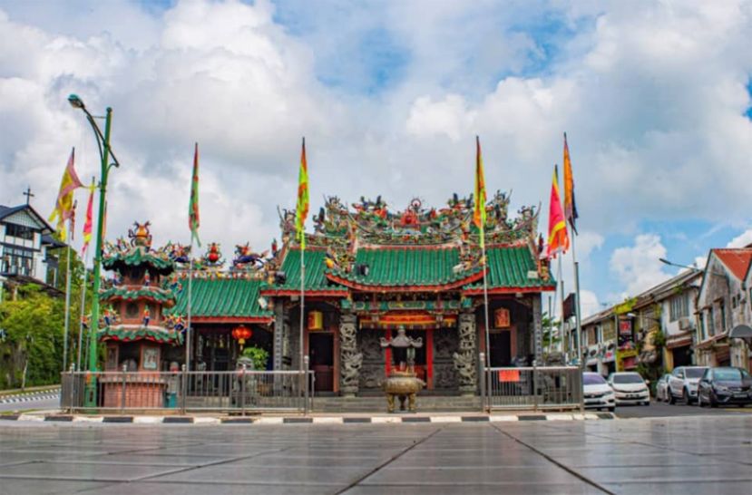 花香街凤山寺将定于1月26日（星期日），晚上7时举行亮灯仪式。