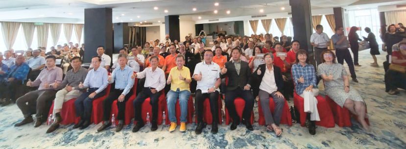 陈悦枝和李秀玲慈善基金会发放129万零80令吉予30个慈善、教育及宗教团体以及19位学生受惠