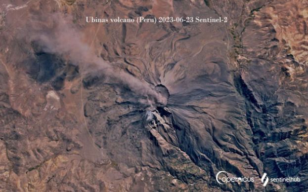 秘鲁乌维纳斯火山连续数天喷出火山灰。