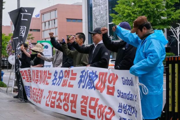 韩国三星电子劳资双方在罢工前达成暂时协议，但有股东团体跳出来批评暂时协议内容违法，扬言将提起法律行动。
