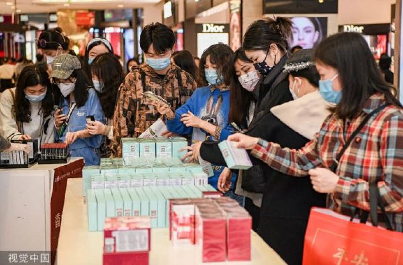  经济学家表示：最令人惊喜的是零售销售，这表明消费补贴正在发挥作用。