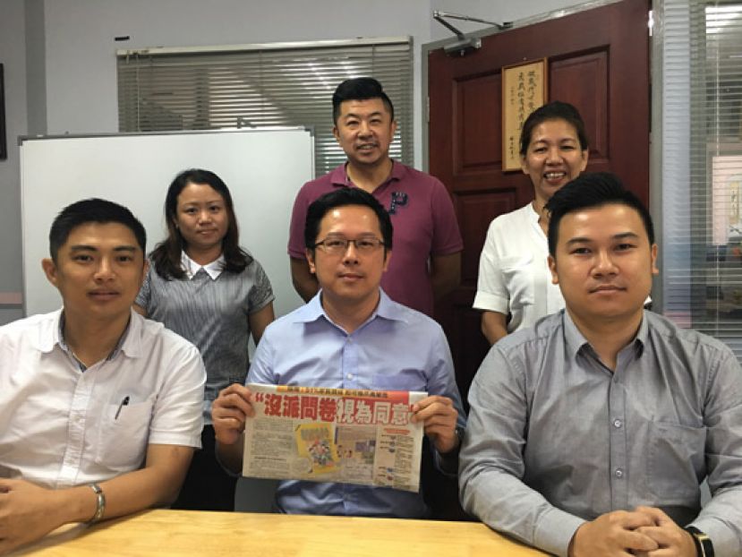 砂人联党古晋支部新闻发布会，前排中为署理主席黄廉欢。