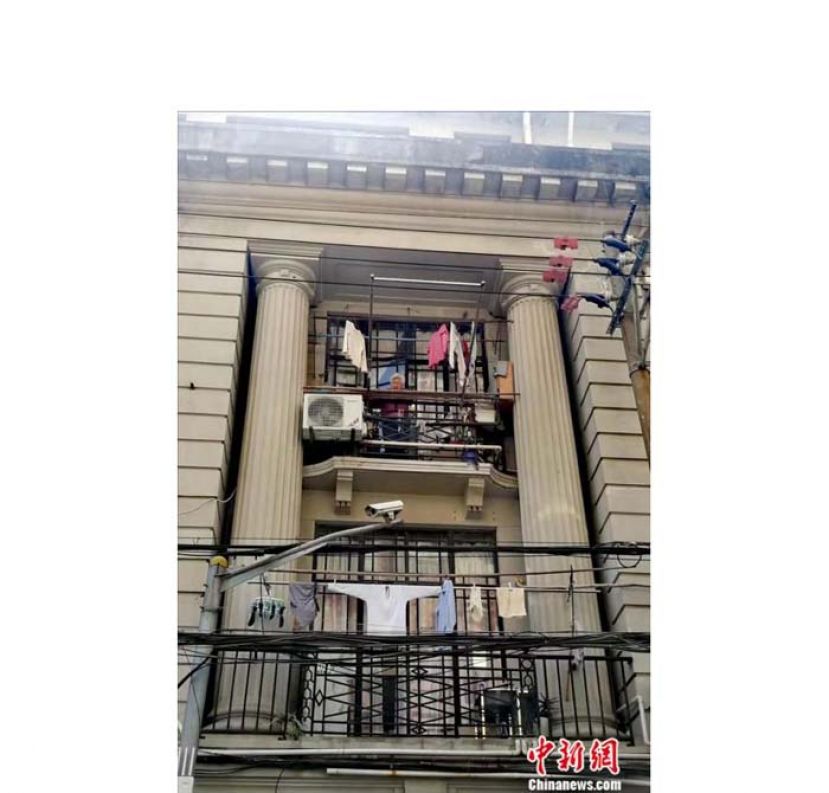 西式殿堂类建筑和老城厢市井生活结合的图景。