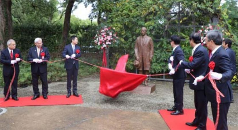 孙中山铜像日本北九州揭幕，永置革命金主安川敬一郎旧居。