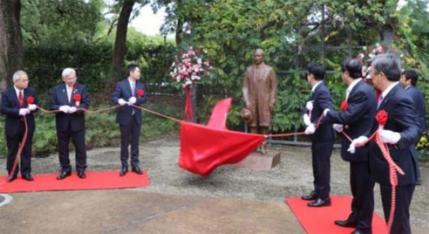 孙中山铜像日本北九州揭幕，永置革命金主安川敬一郎旧居。