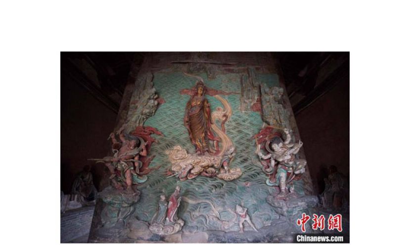山西新绛福胜寺正殿内有宋（辽、金）、元、明时期彩塑20余尊，塑工精湛。图为该寺渡海观音悬塑。