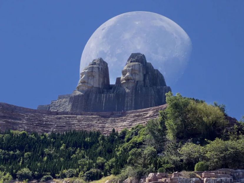 河南郑州市西北向阳山炎黄二帝像。