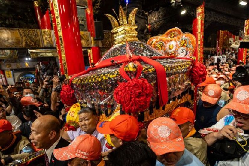 大甲妈祖绕是台湾宗教年度盛事。