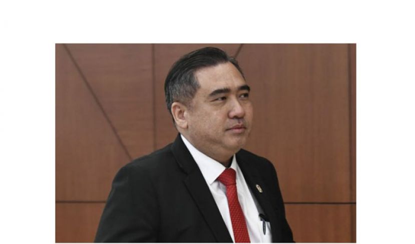 交通部长陆兆福。