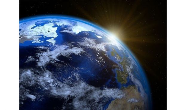 研究显示，人类超抽地下水导致地球自转轴向东偏移将近80公分。