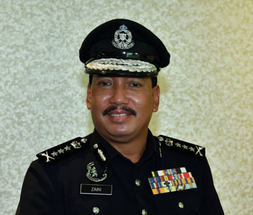 武吉阿曼行政局总监拿督再尼。