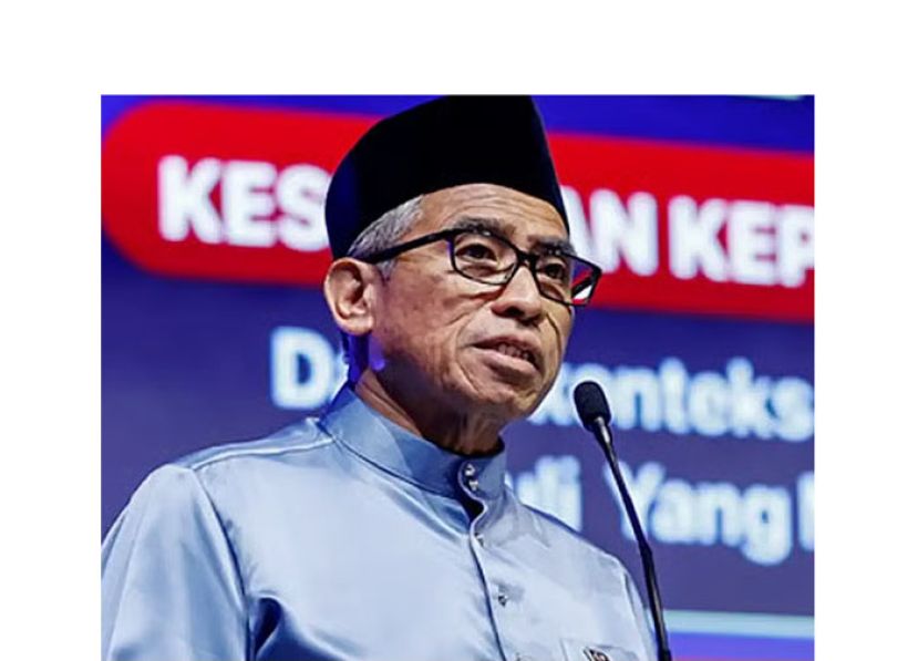 政府首席秘书山苏阿兹里。