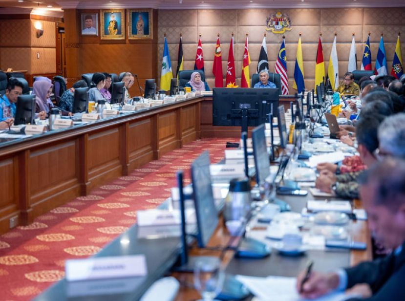 副首相阿末扎希主持乡村发展最高级别委员会会议。