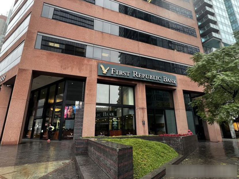 美国第一共和银行。