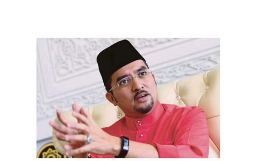 巫青团长拿督阿斯拉夫。