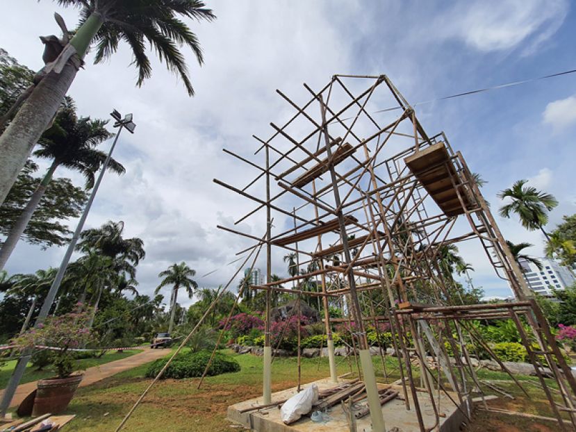 &ldquo;月上枝头&rdquo;和竹桥已经在古晋南市公园建起。