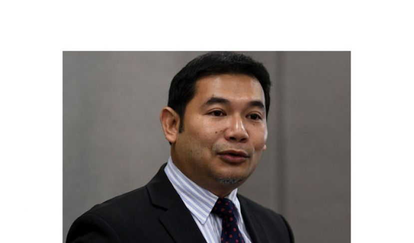 经济部长拉菲兹。