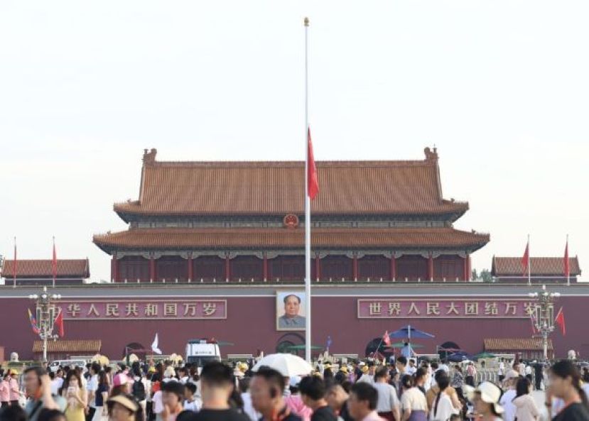 朱镕基遗体火化习近平等送别胡锦涛送花圈。