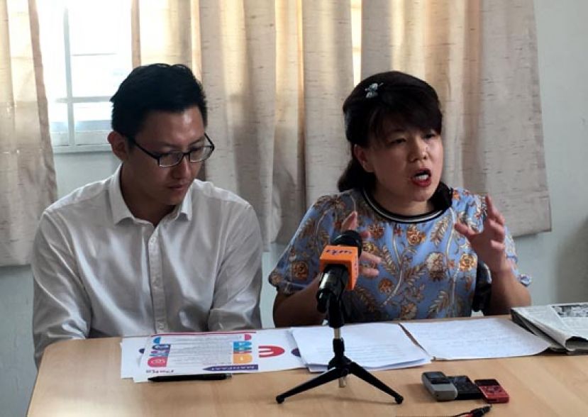 行动党朋岭区州议员杨薇讳（右）谴责砂盟没捍卫砂人权益。