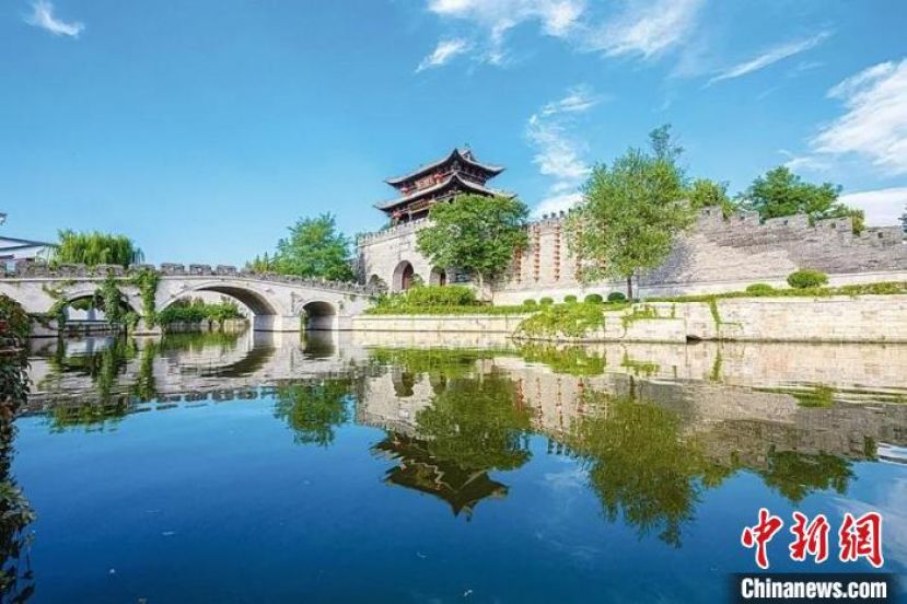 台儿庄古城西门。