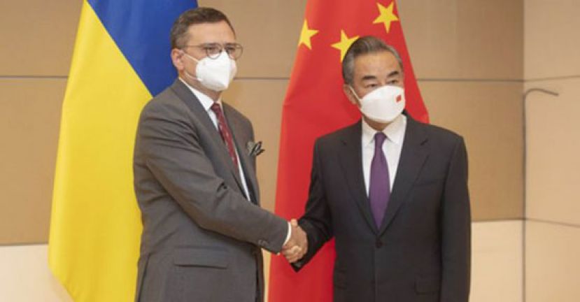 王毅会见库列巴。