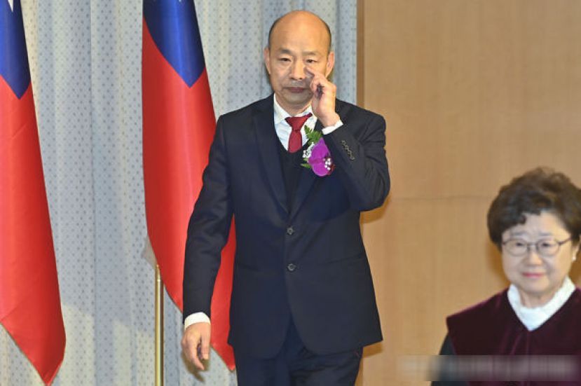 台湾新任立法院长韩国瑜宣誓就职。