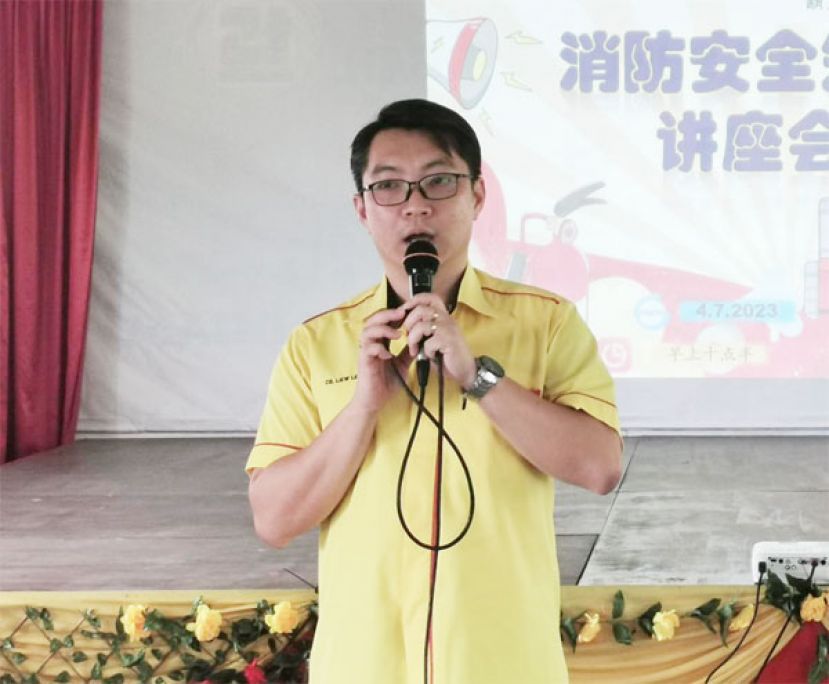 砂拉越人联党青年总团副秘书兼峇都林当青年团团长刘龙雨.