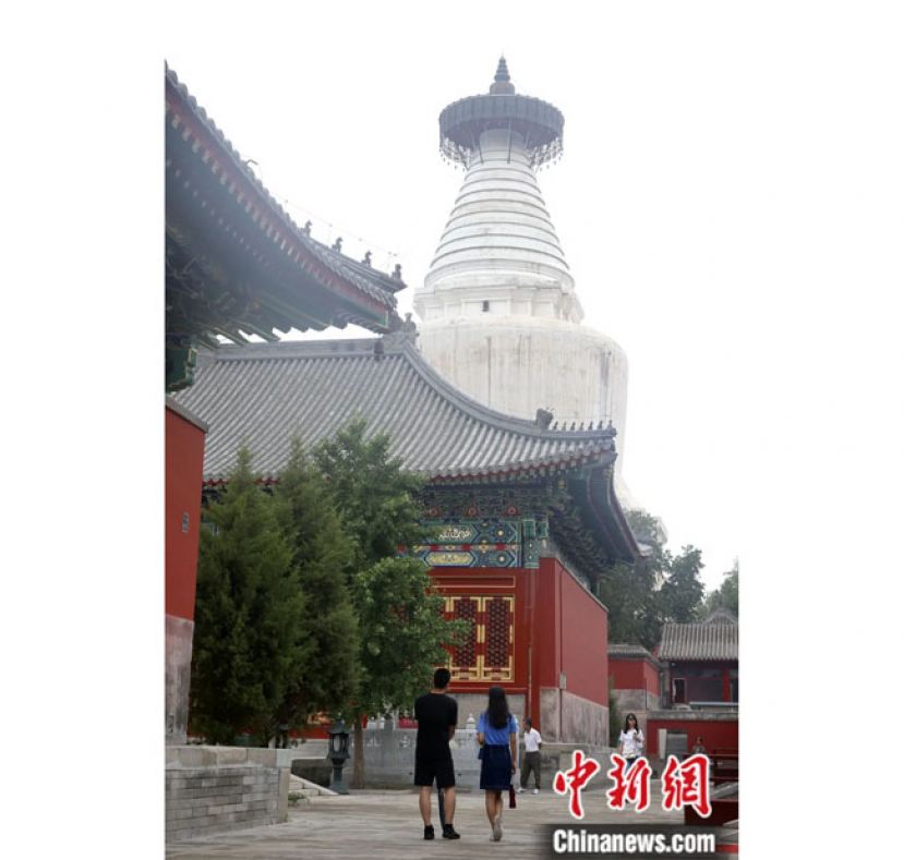 位于北京闹市区的白塔寺，是保存完整的元大都历史文化遗迹。